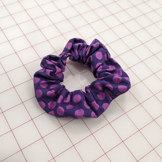 Scrunchie - Polka Dots Purple