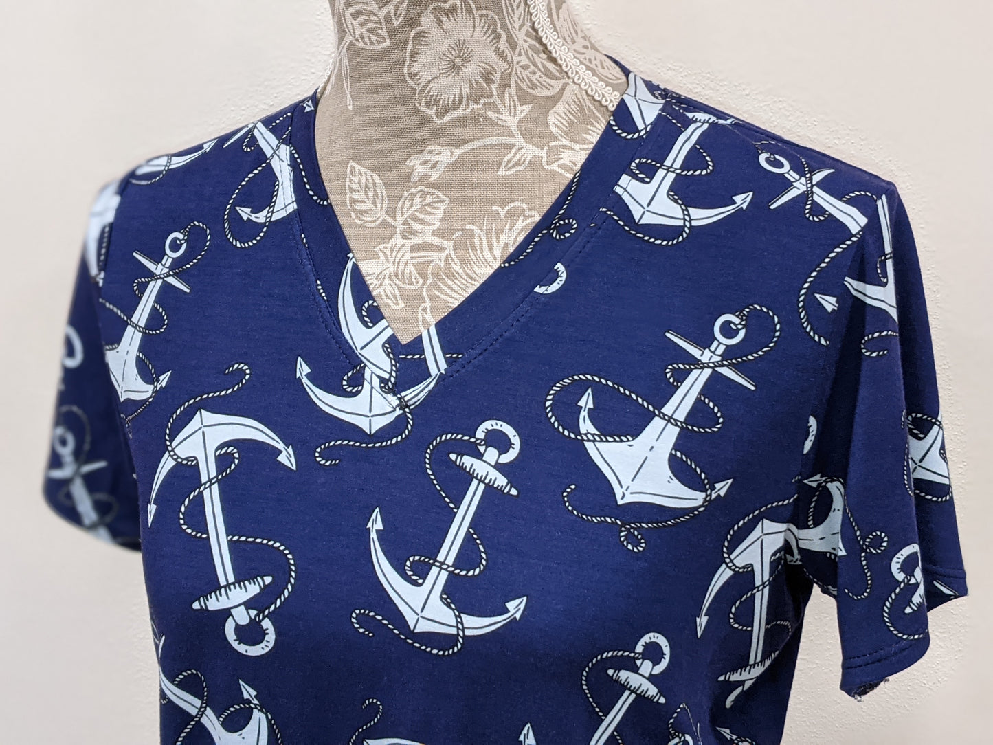 Cropped V-neck T-shirt (Teen/Adult) - Navy Blue Anchors